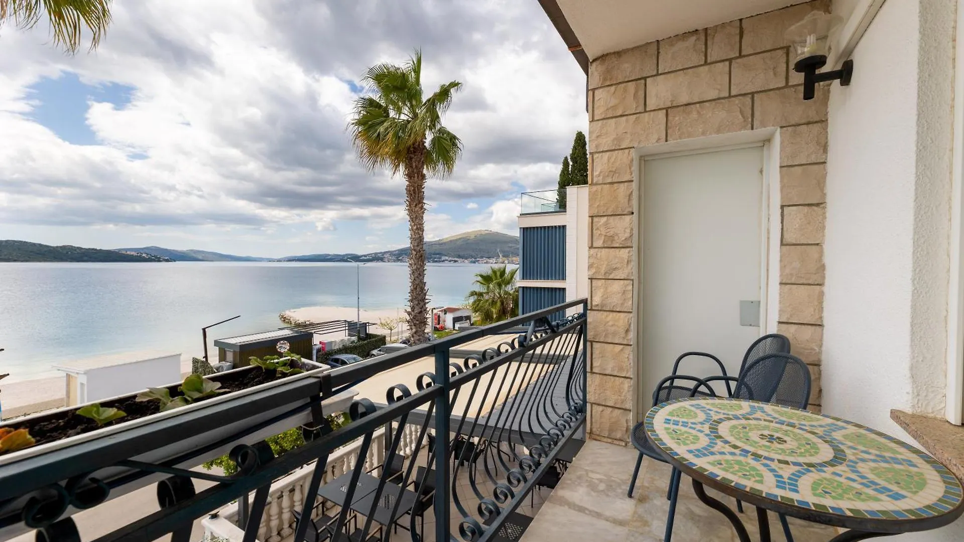 לינה וארוחת בוקר אוקרוג גורניי Villa Okruk-10 Meters Away From The Beach