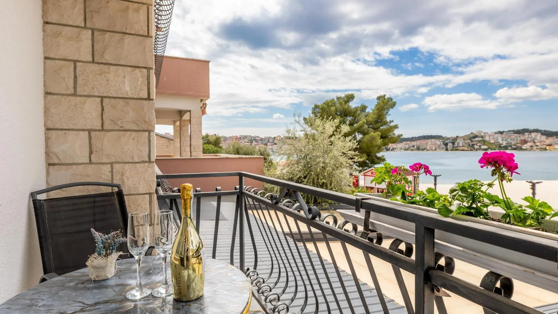 אוקרוג גורניי Villa Okruk-10 Meters Away From The Beach 3*, אוקרוג גורניי קרואטיה