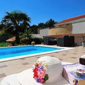 Vanilla With Heated Pool , Zadar Kroatien
